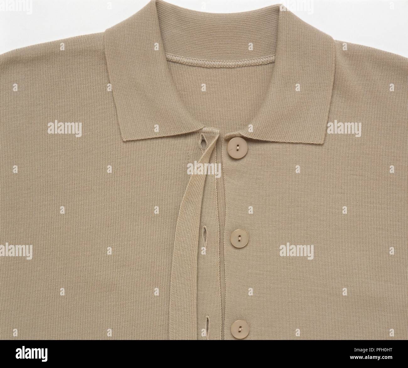 Voll aufgeknöpft beige Acryl wolle Bluse Stockfoto
