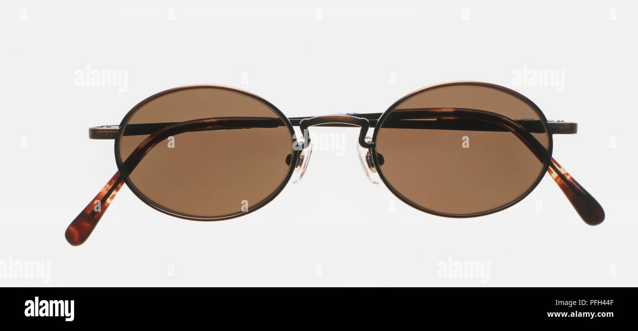 Sonnenbrille mit ovalen Linsen Stockfoto
