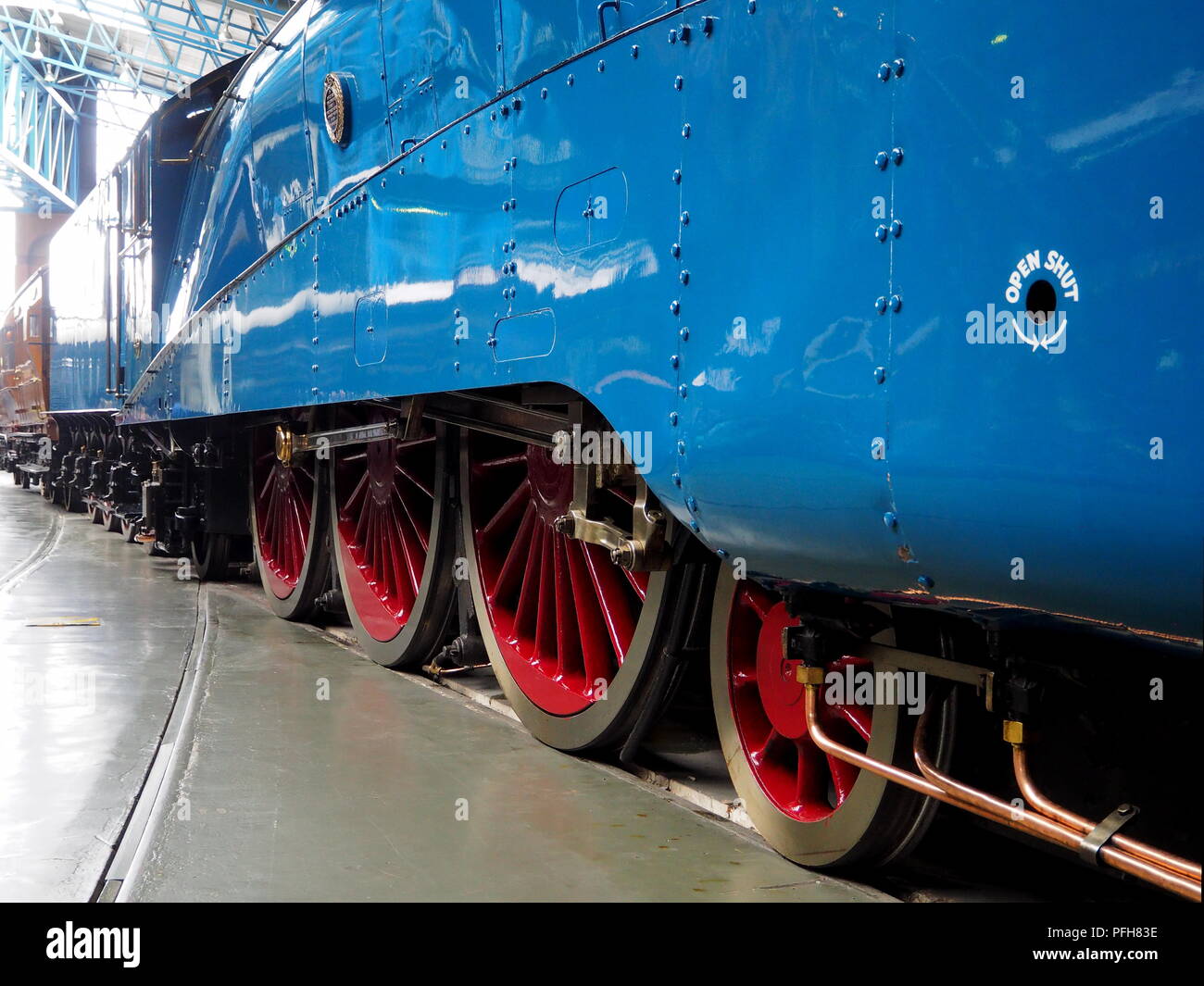 Antriebsräder und Kupplung Seite Stäbe der London und North Eastern Railway Dampflokomotive Stockente 4468 Stockfoto