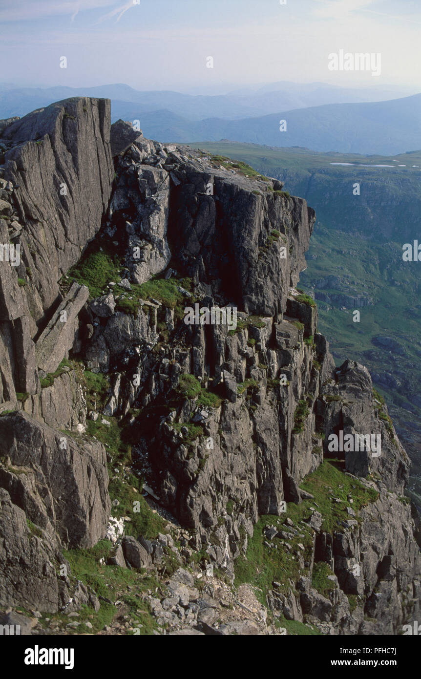 Großbritannien, Wales, Snowdonia, Blick auf die felsigen Berge und Gebirge jenseits, close-up Stockfoto