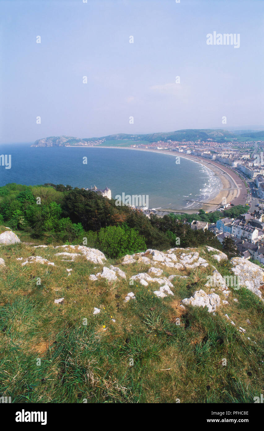 Großbritannien, Wales, Llandudno, einer halbmondförmigen Bucht von Great Orme gesehen. Stockfoto