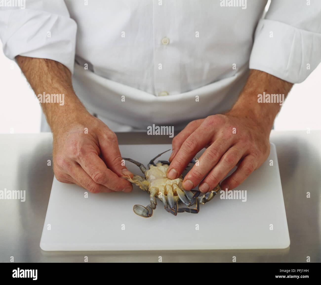 Gutting a live soft-shell crab Stockfoto