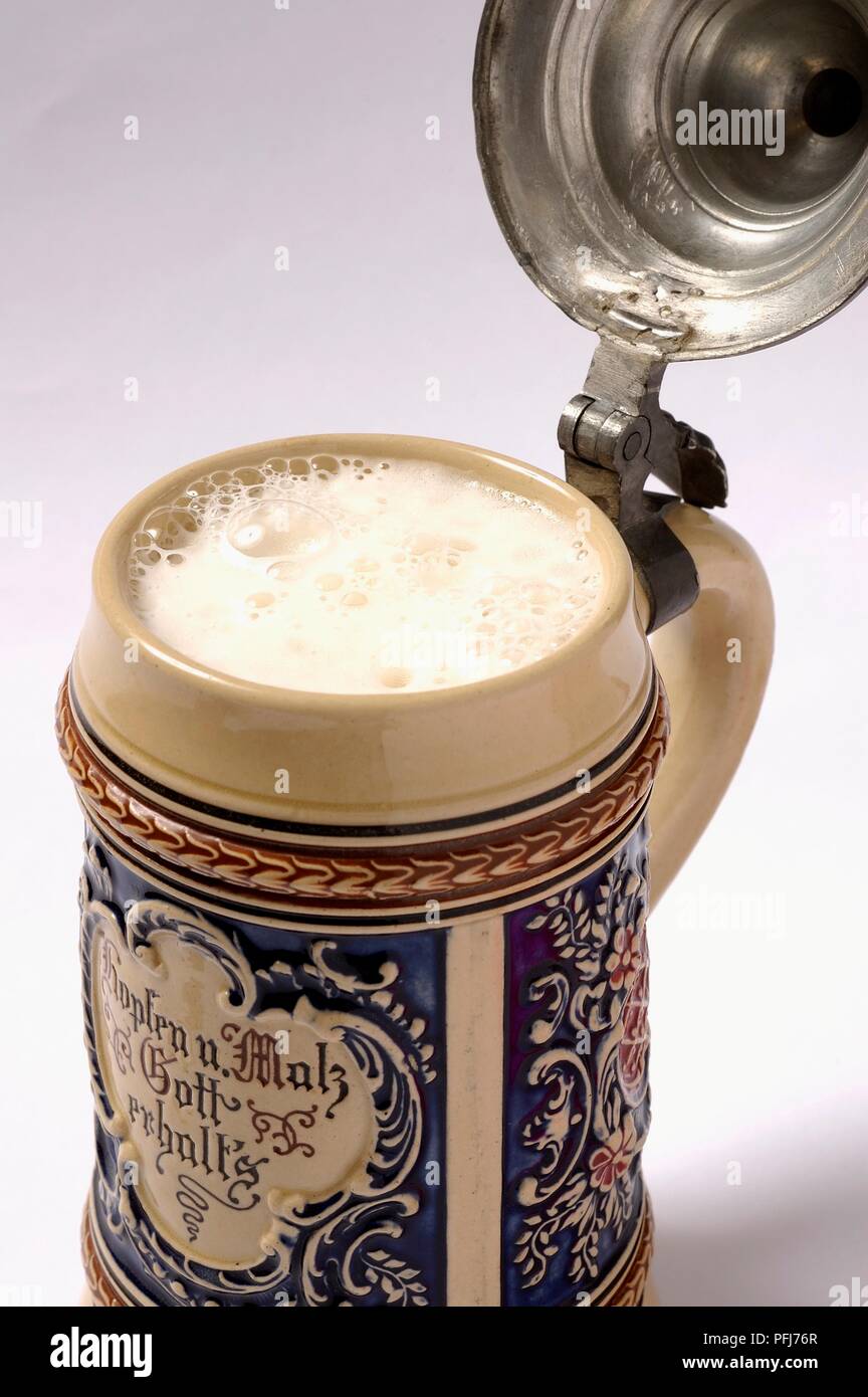 Schaumiges Bier Bierkrug Stockfoto