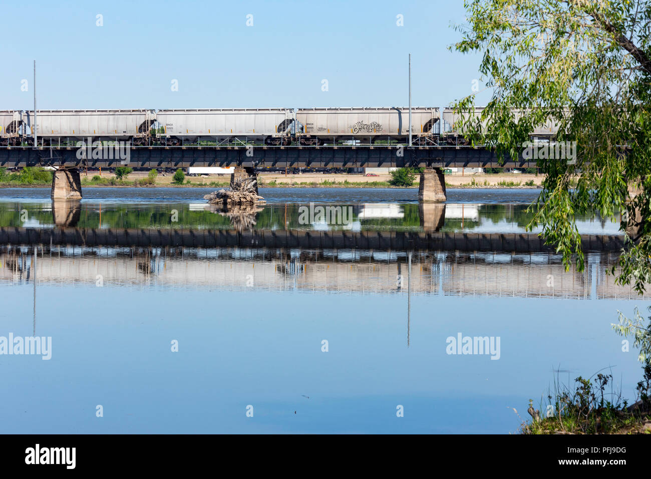 Train Trestle Überquerung des Missouri River in Great Falls, Montana, USA Stockfoto