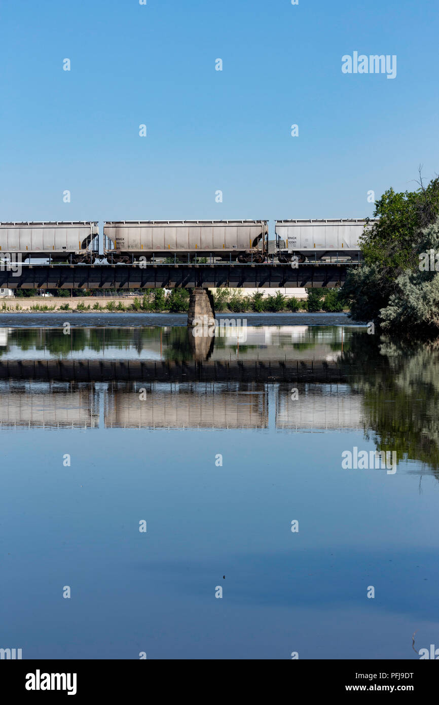 Train Trestle Überquerung des Missouri River in Great Falls, Montana, USA Stockfoto