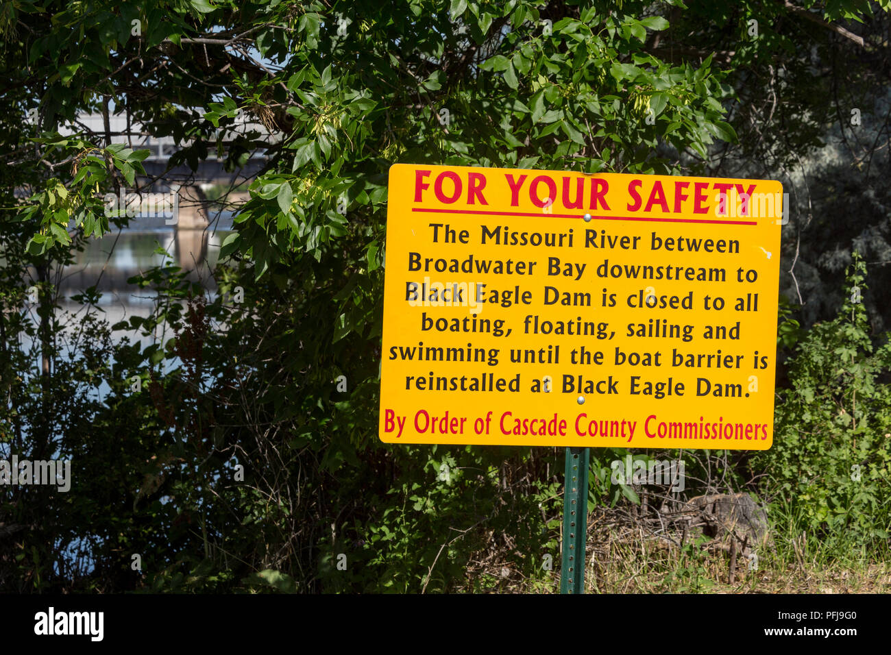 Warnschild blockieren Aktivitäten auf Missouri River, große Fälle, MEINE, USA Stockfoto
