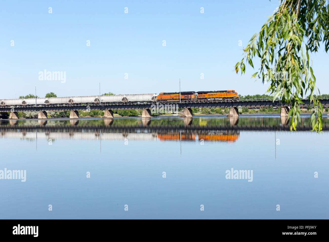 Train Trestle Überquerung des Missouri River in Great Falls, Montana, USA Stockfoto