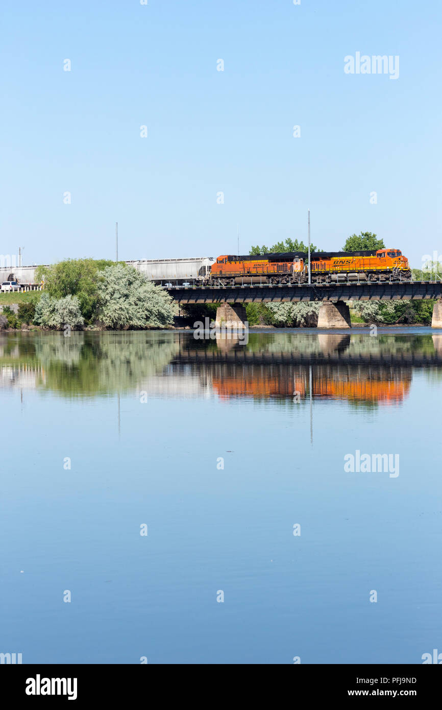 Train Trestle Überquerung des Missouri River in Great Falls, Montana, USA Stockfoto