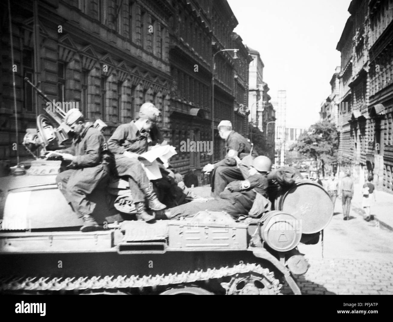 Die Truppen der Sowjetunion und ihrer Verbündeten des Warschauer Pakts in die Tschechoslowakei am 21. August 1968, die politische Liberalisierung im Land calle zu stoppen Stockfoto