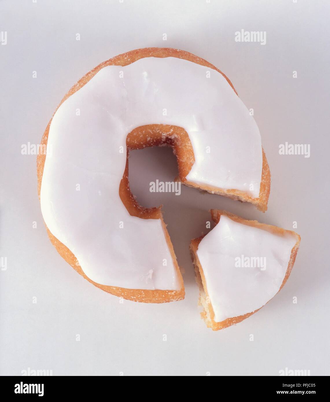 Iced Donut mit Schicht entfernt Stockfoto