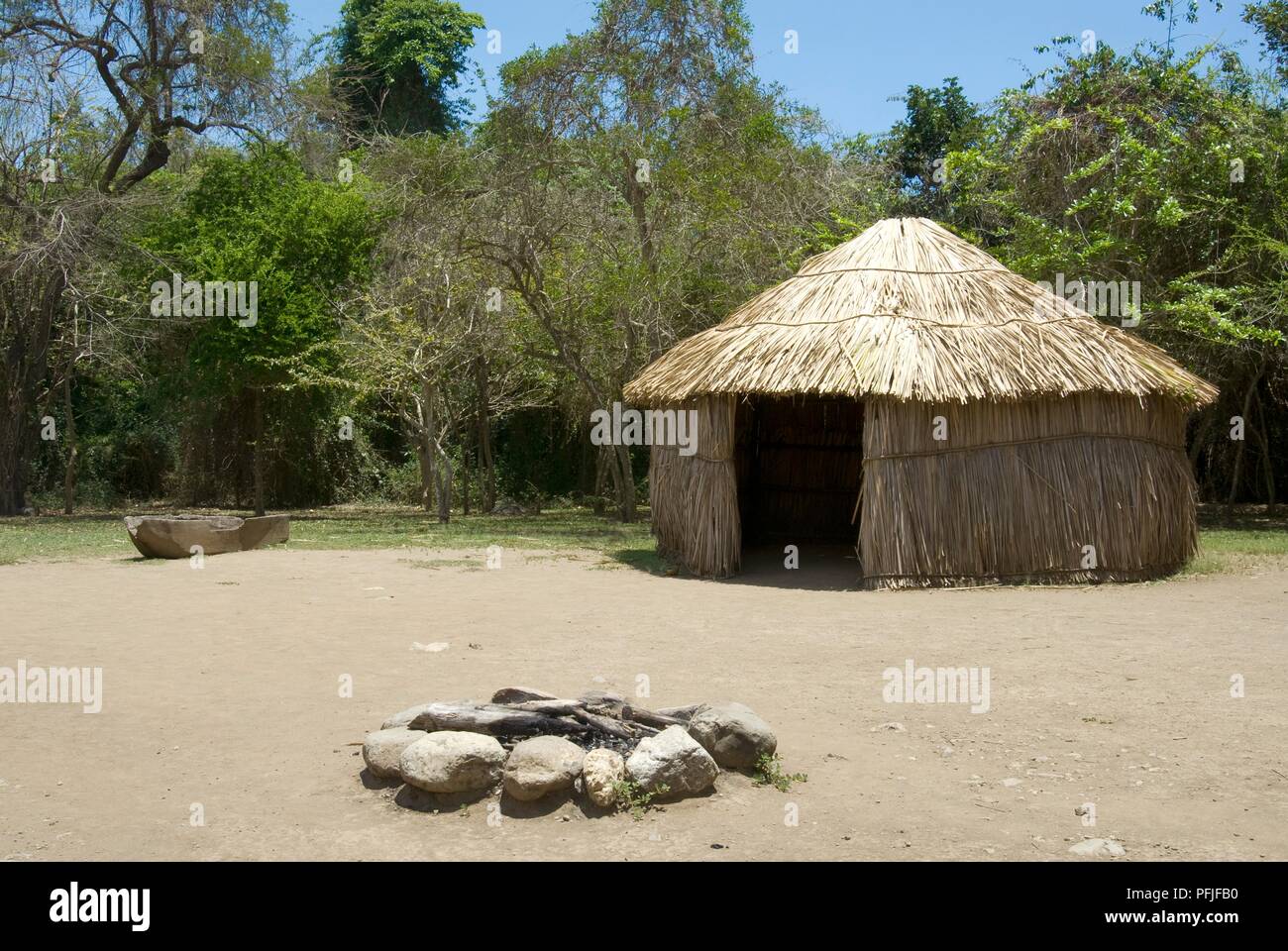 Puerto Rico, in der Nähe von Ponce, Tibes, Centro Ceremonial Indigena de Tibes (Tibes Indigenen zeremonielle Zentrum), replica Taino Village Stockfoto