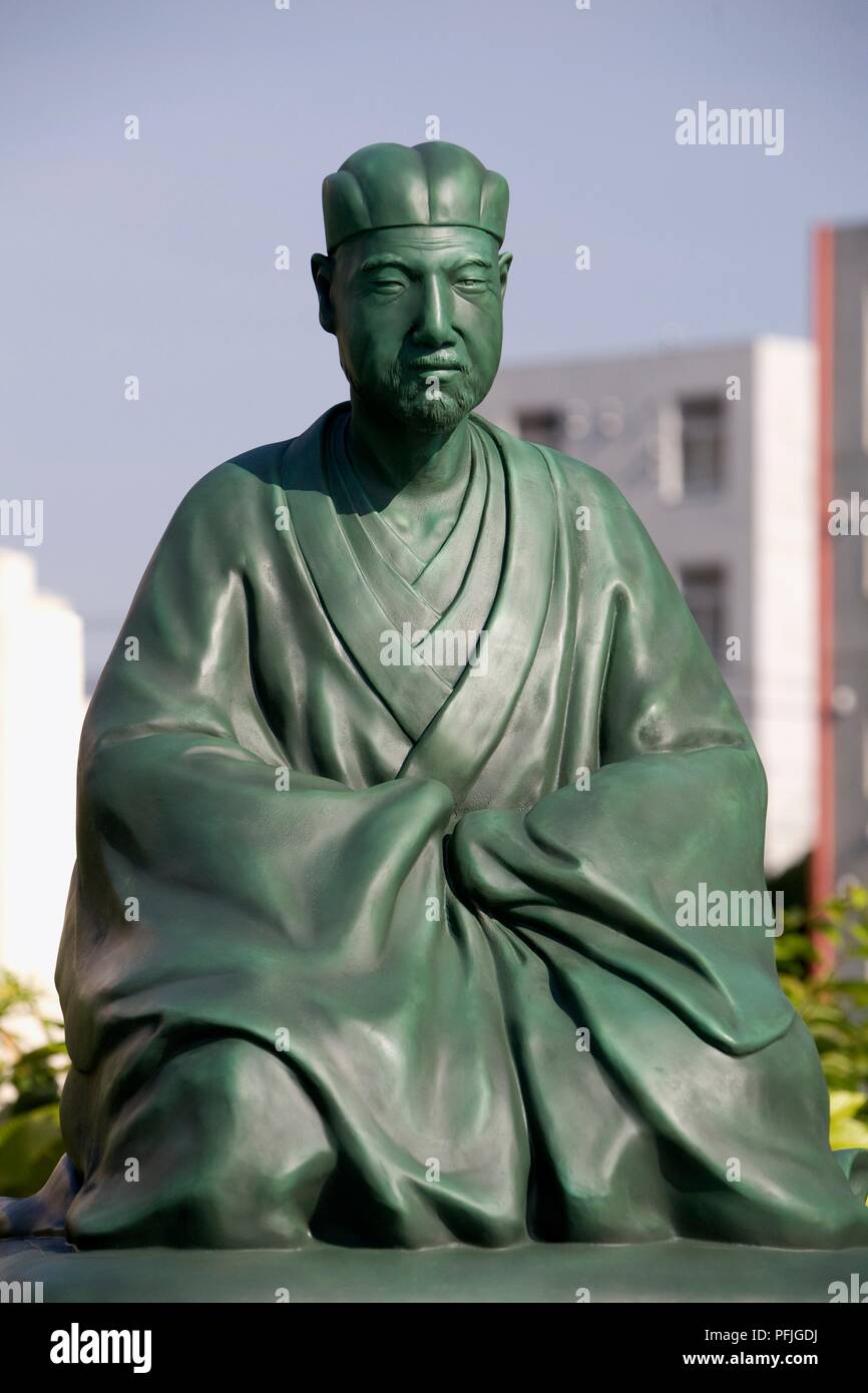 Japan, Tokio, Koto-ku, Basho Memorial Hall, sitzende Statue von Matsuo Basho Stockfoto
