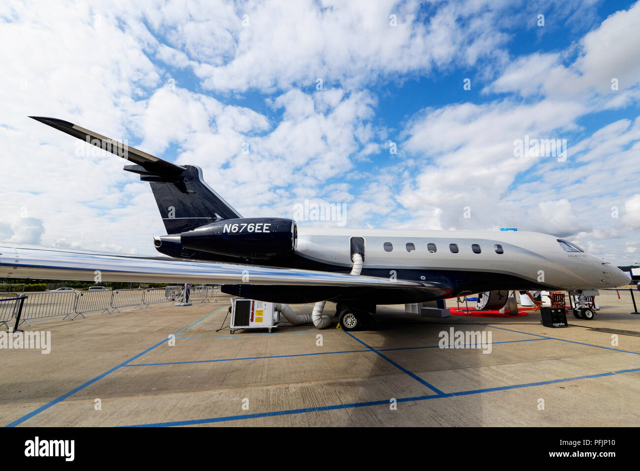 Embraer Legacy 500 auf der Farnborough International Airshow FIA, Luftfahrt, Luft- und Raumfahrt Messe. Business Jet. Firmenflugzeug Stockfoto