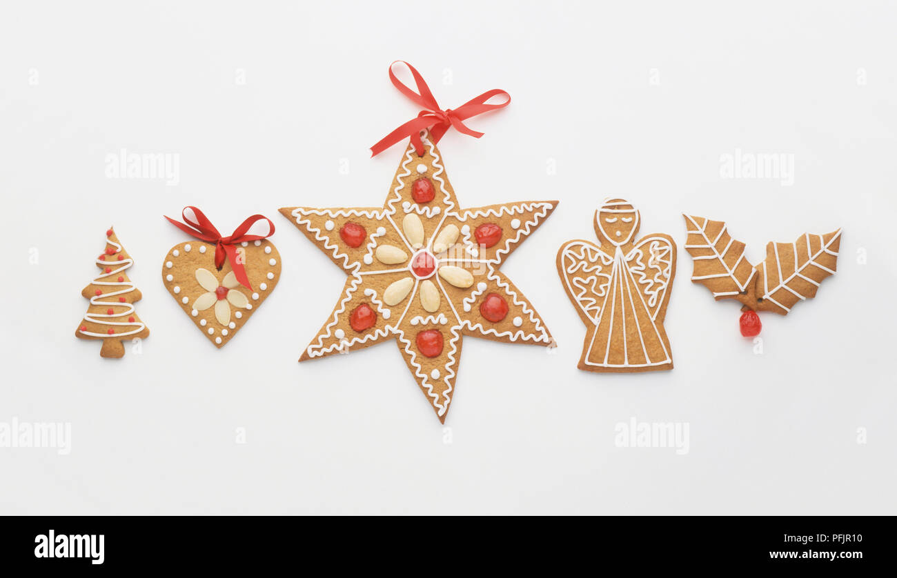 Dekorative Weihnachtsplätzchen, einschließlich Holly verlässt, Engel, Sterne, Herzen und Weihnachtsbaum Formen Stockfoto