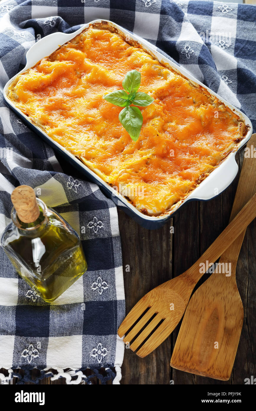 Köstliche italienische Lasagne Schichten mit Pasta und Bolognese ragout ...