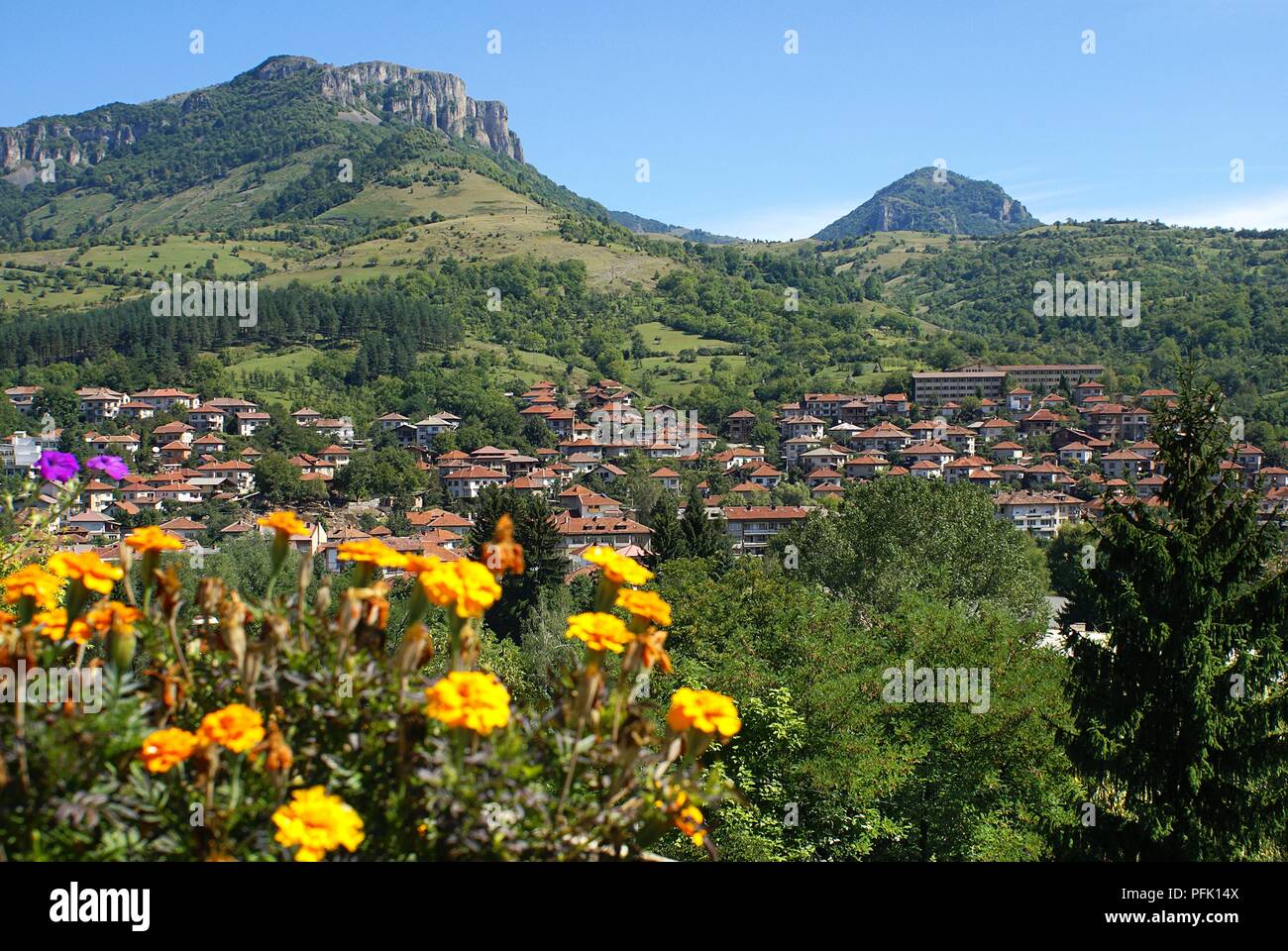 Bulgarien, Teteven, Stadt im Tal unter Stara Planina Berge Stockfoto
