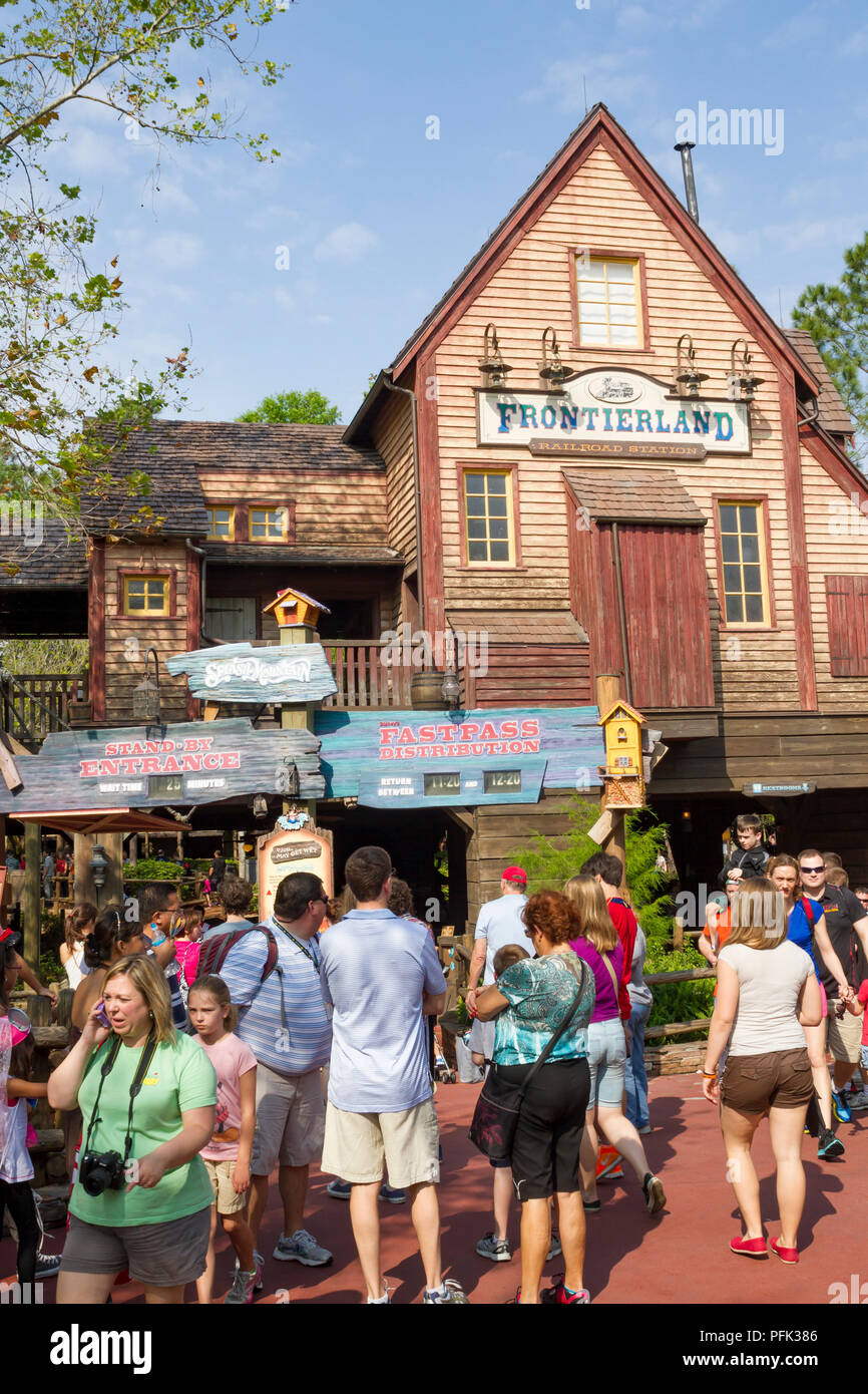 Eingang zum Splash Mountain im Frontierland, Magic Kingdom, Walt Disney World, Orlando, Florida. Stockfoto