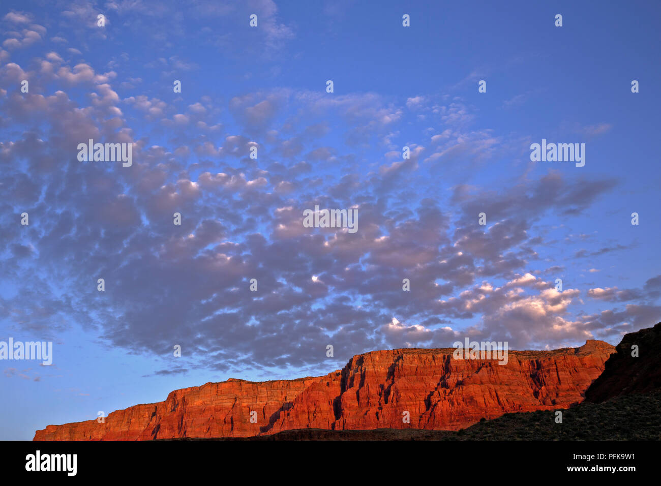 AZ 00338-00 ... ARIZONA - Sonnenaufgang auf dem Vermilion Cliffs von der Lee Fähre Campingplatz in Glens Canyon National Recreation Area. Stockfoto