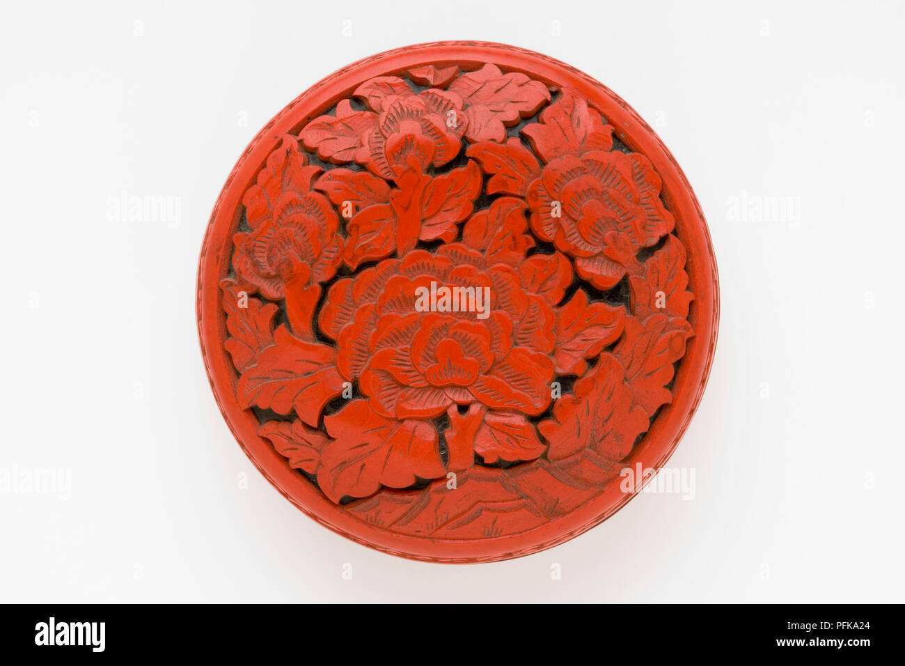 Kunstvoll geschnitzten, roter Deckel der Chinesischen Lackarbeiten, close-up Stockfoto