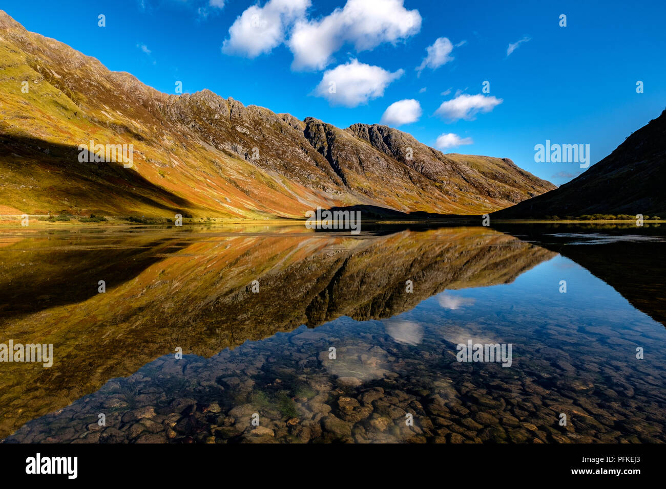 Aonach Eagach und Loch Achtriochtan, Glen Coe, Scottish Highlands Stockfoto