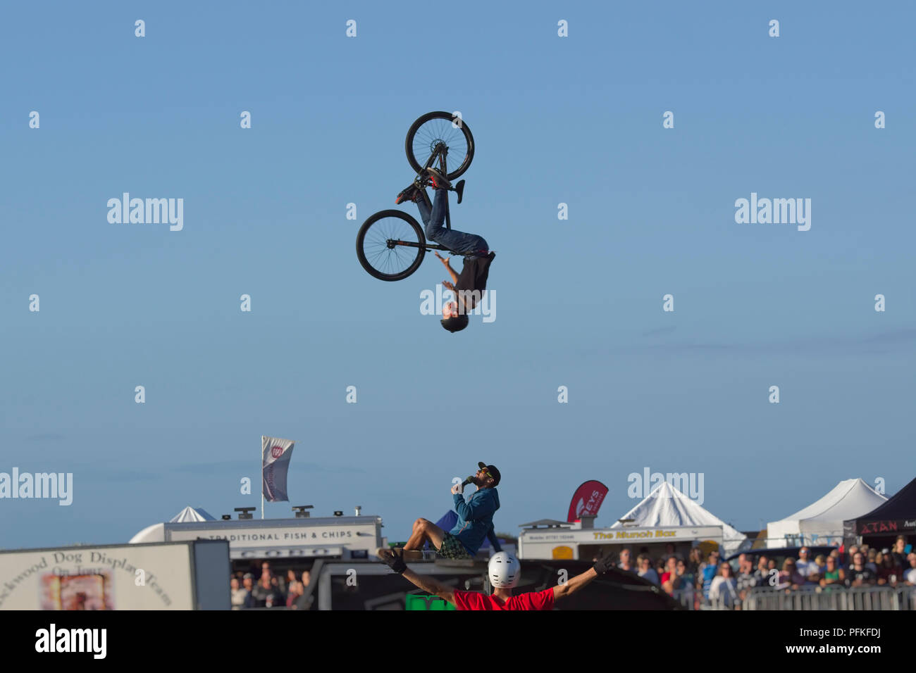 BMX Bike Stunts. 360 Grad zurück Serie 3 von 5 Stockfoto