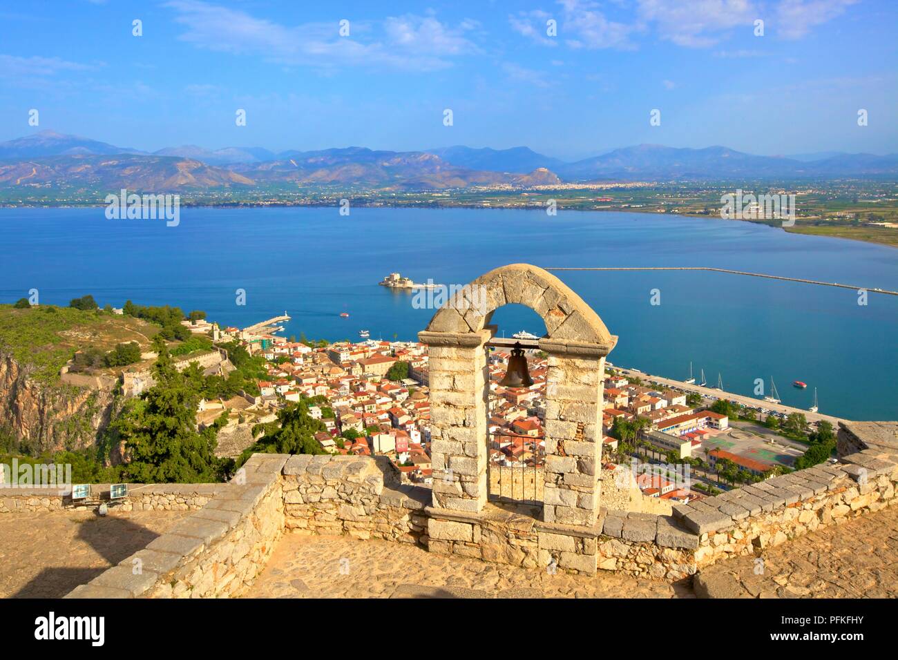 Der Glockenturm auf der Burg Palamidi, Nafplio, Argolis, Peloponnes, Griechenland, Südeuropa Stockfoto