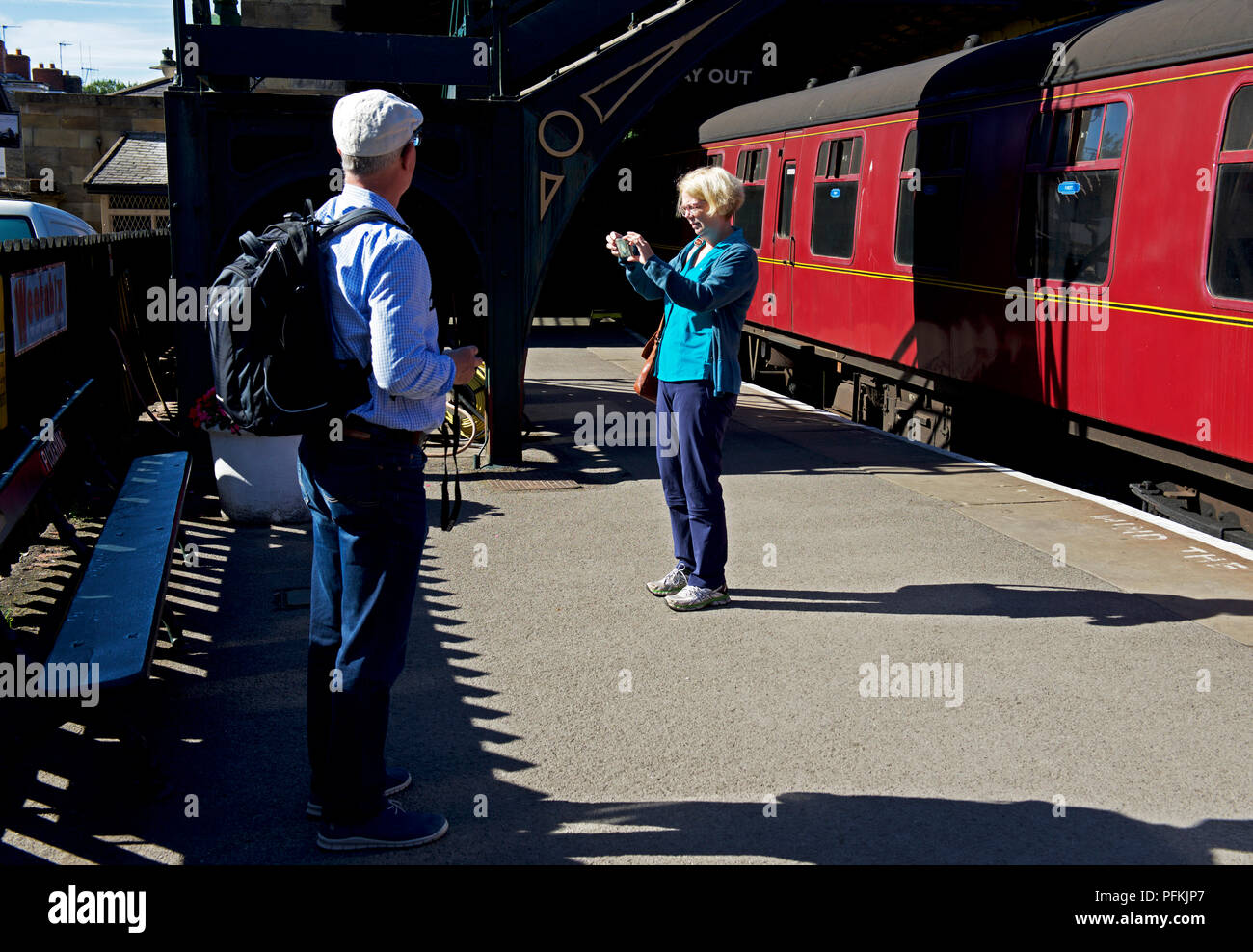 Zug in Pickering Station, auf der North York Moors Railway, North Yorkshire, England, Großbritannien Stockfoto