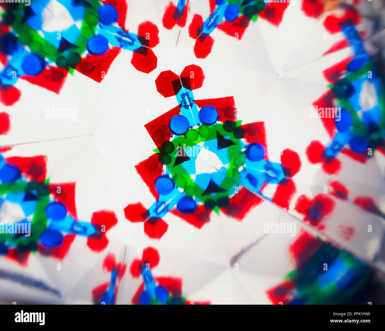 Symmetrische Muster innen Kaleidoskop des Kindes Stockfoto