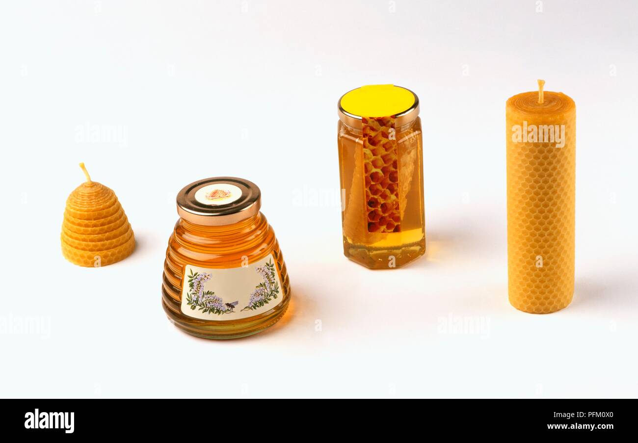Gläser Honig, Honig, Bienenwachskerzen Stockfoto