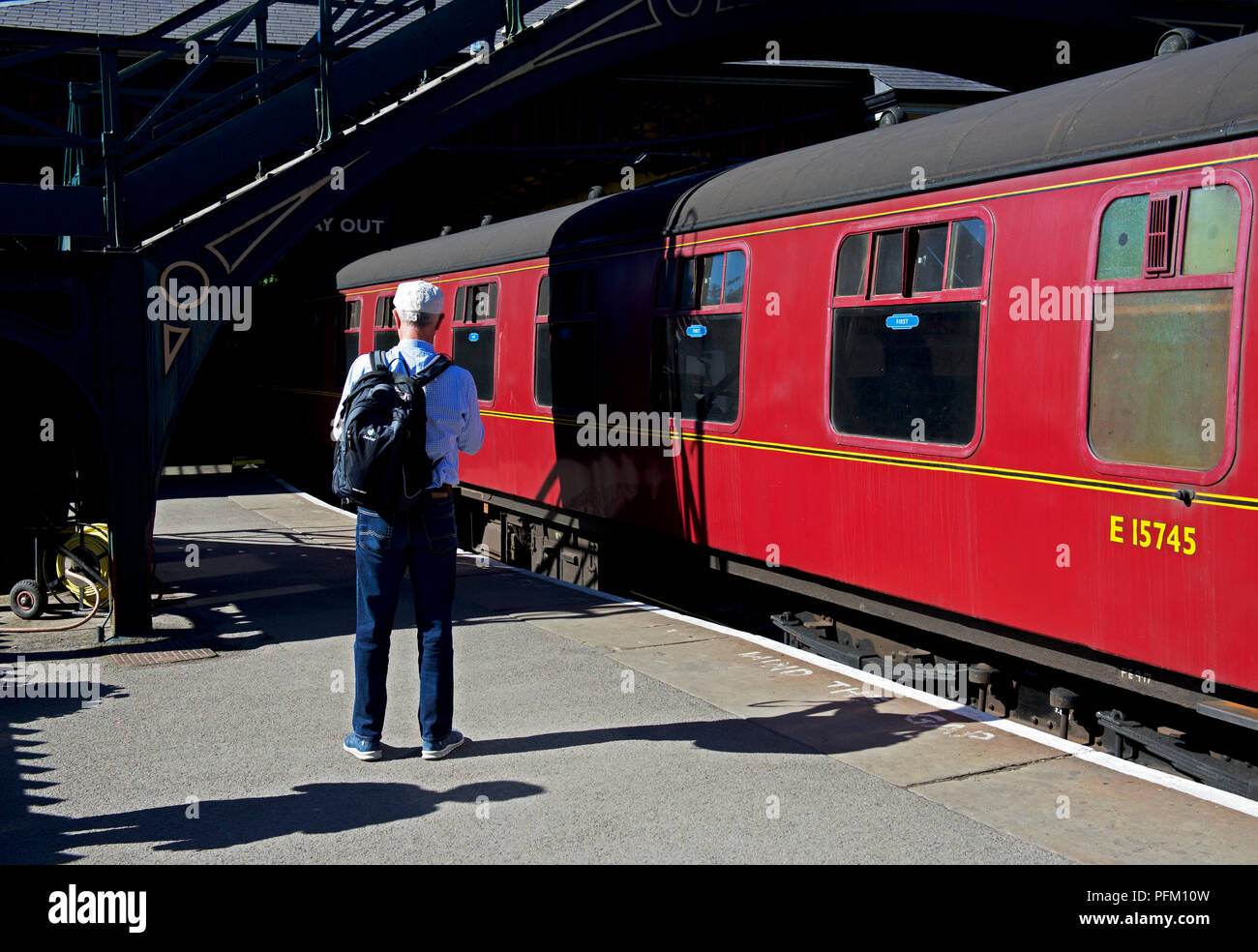 Zug in Pickering Station, auf der North York Moors Railway, North Yorkshire, England, Großbritannien Stockfoto