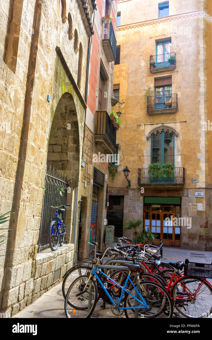 Straße mit Fahrrädern in Madrid, Spanien Stockfoto