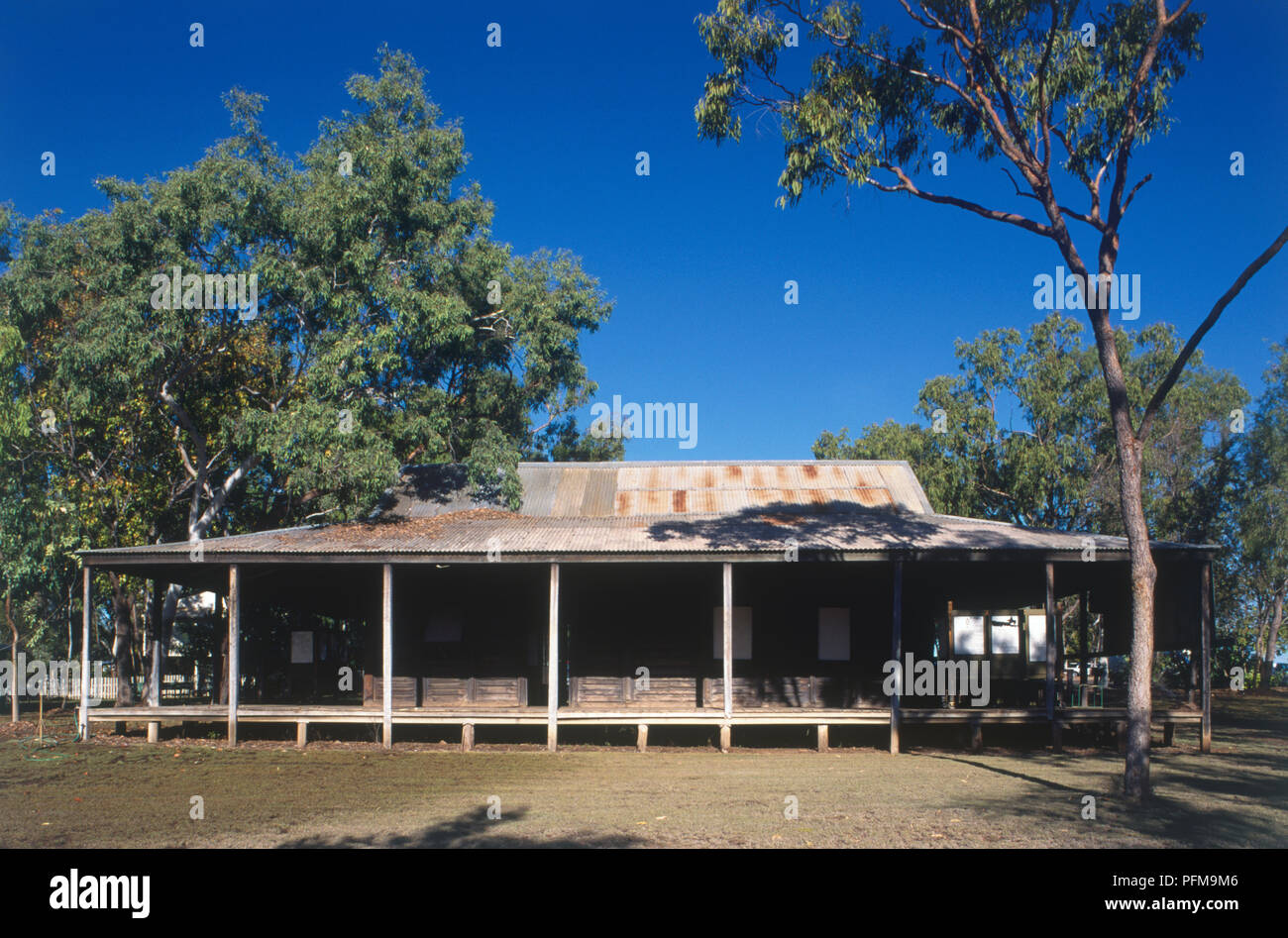 Australien, Elsey Homestead, Fassade aus Holz Haus mit Veranda und Wellblechdach Stockfoto