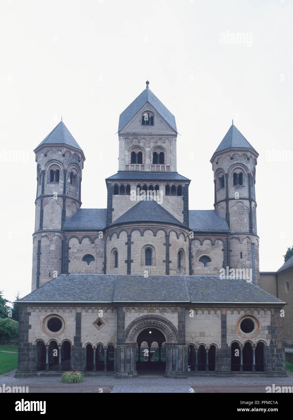 Deutschland, Rheinland Pfalz und Saarland, Fassade von Maria Laach, ein charmanter, gut erhaltene Kloster und ein Meisterwerk der Deutschen und Europäischen Romanik. Stockfoto