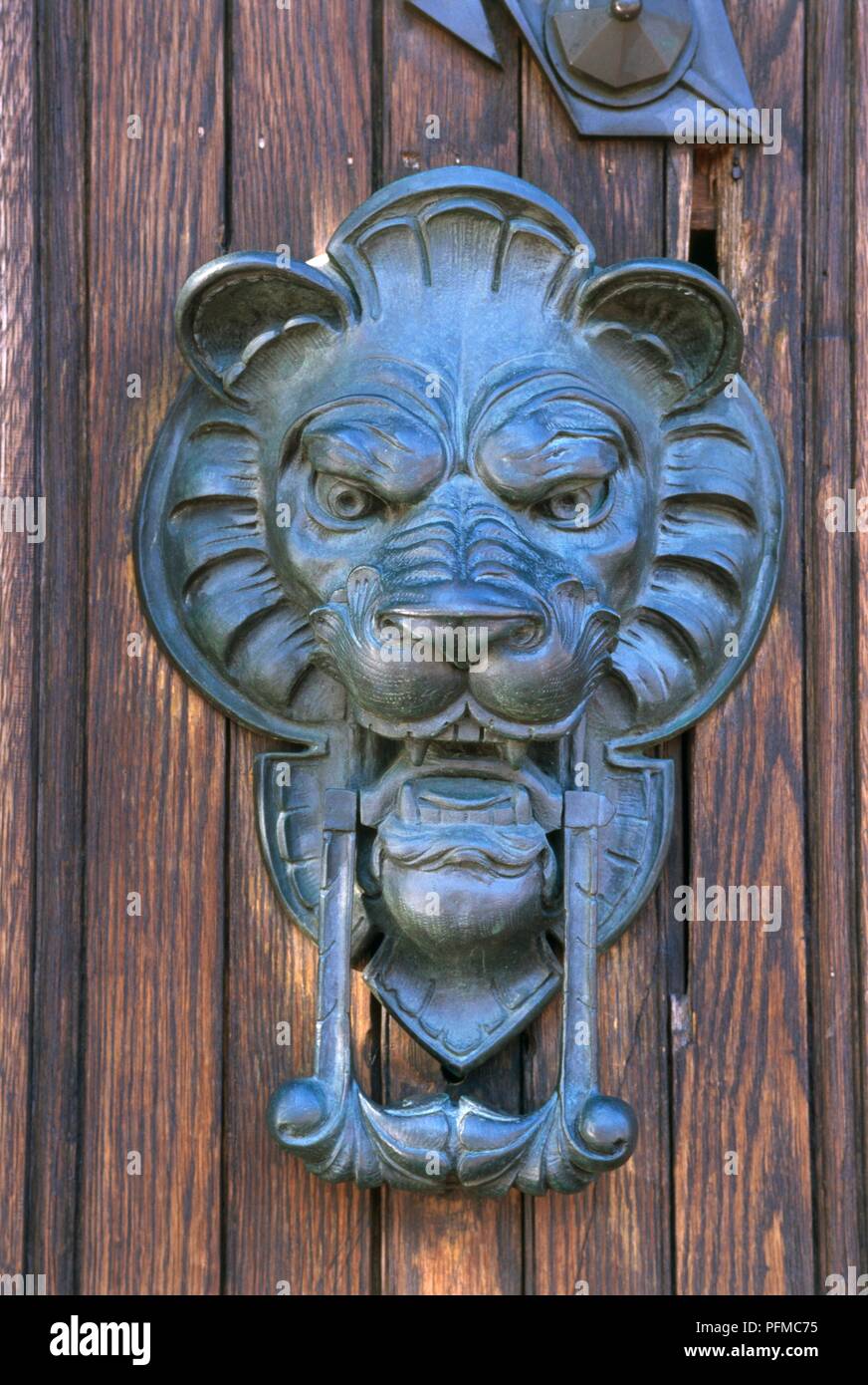 USA, Massachusetts, Boston, Beacon Hill, die Beacon Street, Leiter Türklopfer lion's im Somerset Club Stockfoto