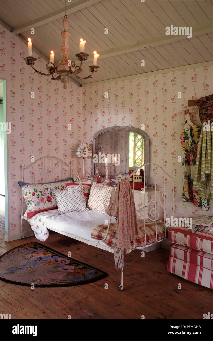 Viktorianisches schlafzimmer -Fotos und -Bildmaterial in hoher Auflösung –  Alamy