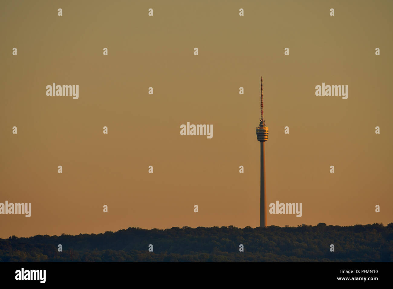 TV Turm bei Sonnenuntergang, Wangener Höhe, Stuttgart, Baden-Württemberg, Deutschland Stockfoto
