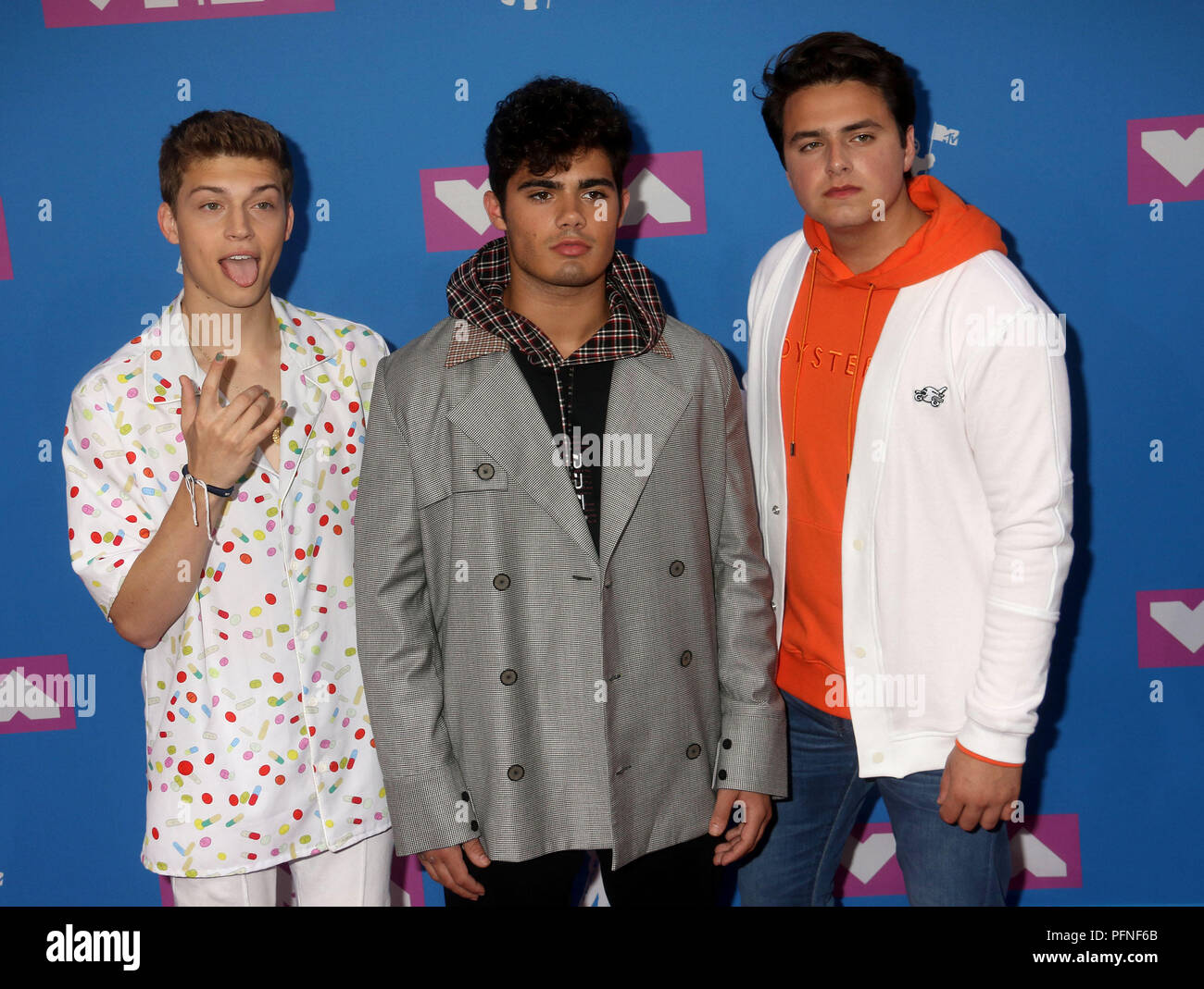 New York City, New York, USA. 20 Aug, 2018. Music Group FÜR IMMER IN DEINEM VERSTAND (L-R) EMERY KELLY, RICKY GARCIA und LIAM ATTRIDGE besuchen die Anreise für die 2018 MTV VMAS'' in der Radio City Music Hall statt. Credit: Nancy Kaszerman/ZUMA Draht/Alamy leben Nachrichten Stockfoto