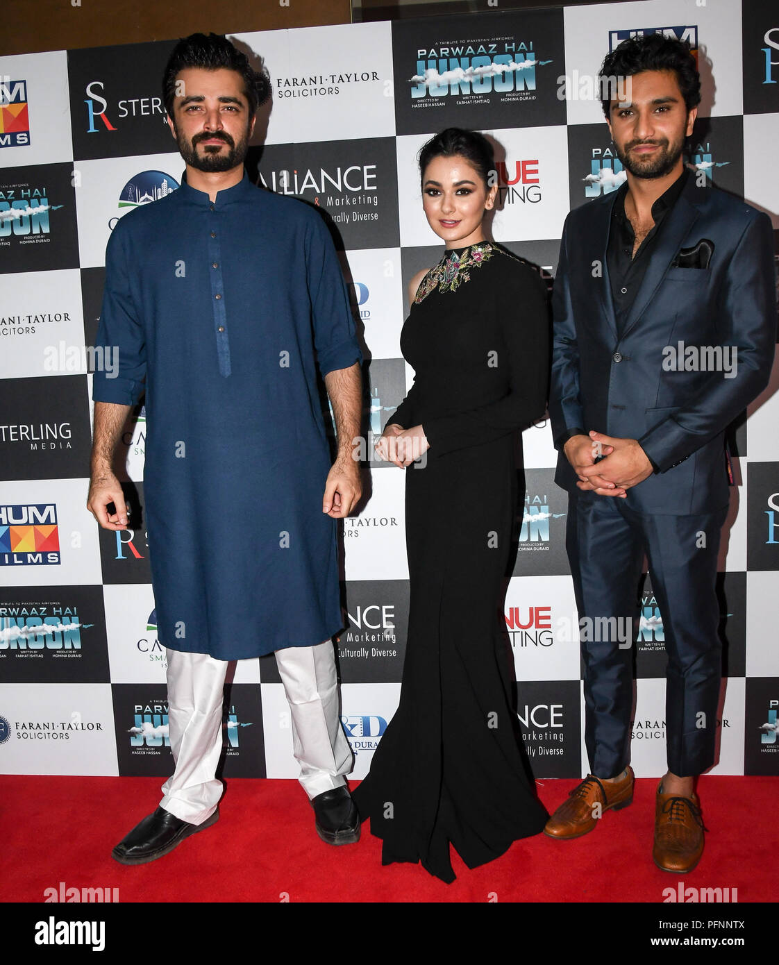 London, Großbritannien. 22 Aug, 2018. Hamza Ali, Hania Amir und Ahad Raza Mir Star des Films teilnehmen Fotoshooting in London Premiere von 'Parwaaz Hai Junoon' (hochfliegend Leidenschaft) als auf SKY, ITV am May Fair Hotel, Stratton Street, London, UK. 22. August 2018. Bild Capital/Alamy leben Nachrichten Stockfoto