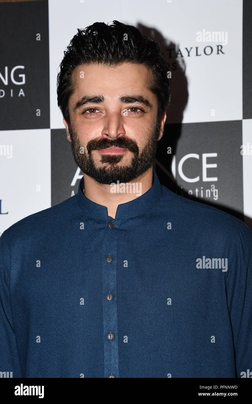 London, Großbritannien. 22 Aug, 2018. Hamza Ali Abbasi besuchen Photocall in London Premiere von 'Parwaaz Hai Junoon' (hochfliegend Leidenschaft) als auf SKY, ITV am May Fair Hotel, Stratton Street, London, UK. 22. August 2018. Bild Capital/Alamy leben Nachrichten Stockfoto