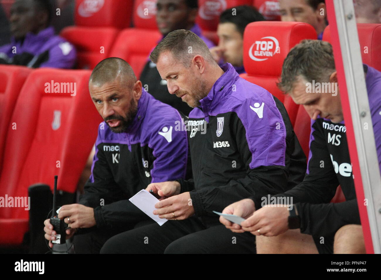 Stoke-on-Trent, Staffordshire, Großbritannien. 22 August, 2018. Stoke City Manager Gary Rowett k im dugout vor der Meisterschaft Fixture mit Wigan Athletic, die seine Seite mit 3-0 verlieren. Foto: Simon Newbury/Alamy leben Nachrichten Stockfoto