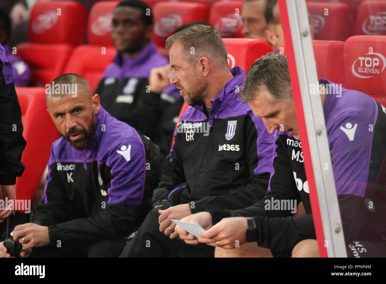 Stoke-on-Trent, Staffordshire, Großbritannien. 22 August, 2018. Stoke City Manager Gary Rowett k im dugout vor der Meisterschaft Fixture mit Wigan Athletic, die seine Seite mit 3-0 verlieren. Foto: Simon Newbury/Alamy leben Nachrichten Stockfoto