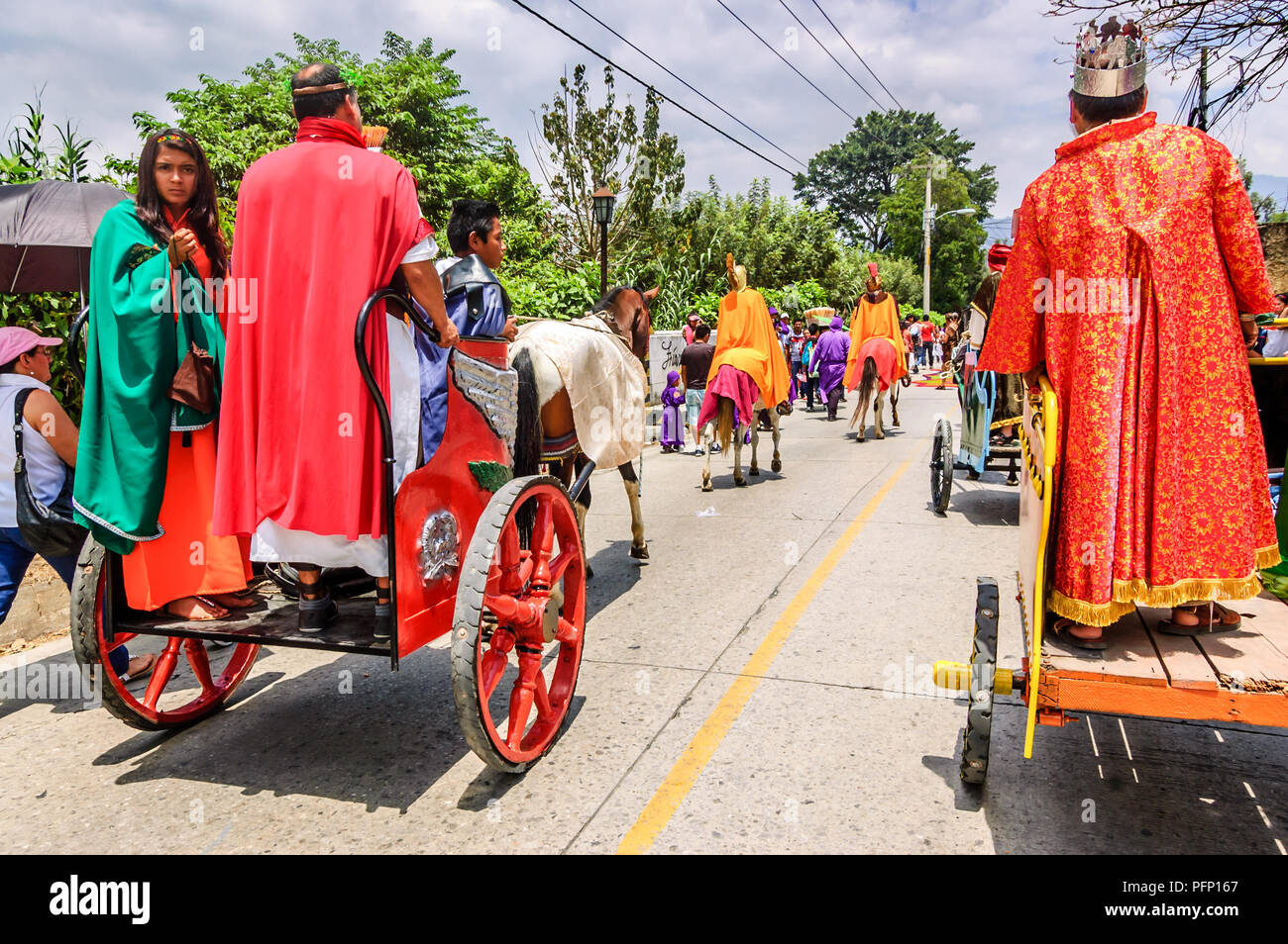 Antigua, Guatemala - April 2, 2015: Römer in Gründonnerstag Prozession im UNESCO Weltkulturerbe mit berühmten Heiligen Woche feiern. Stockfoto