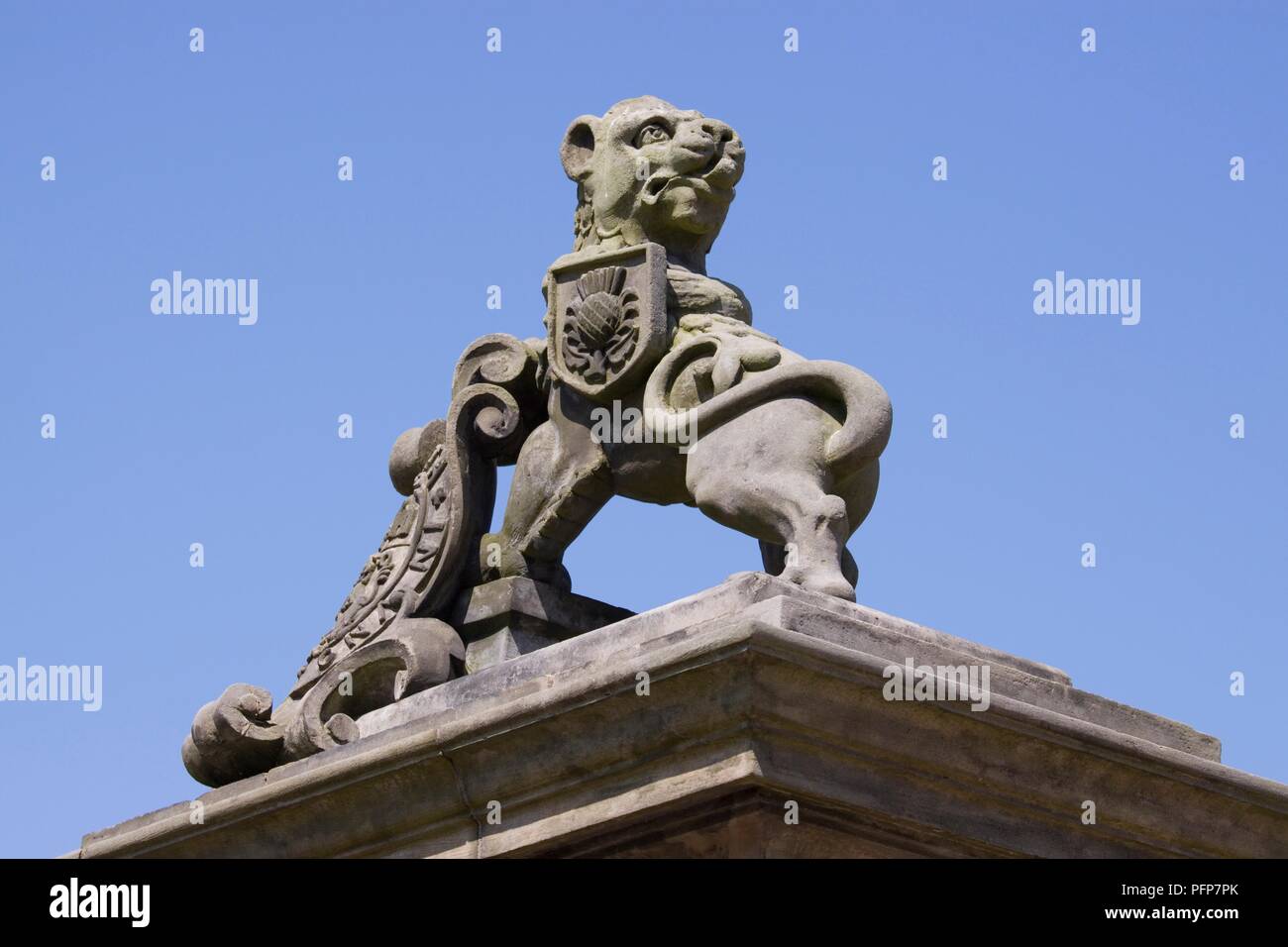 Grossbritannien, Schottland, Fife, St Andrews, Lyon Playfair Memorial, lion Statue auf Sockel Stockfoto