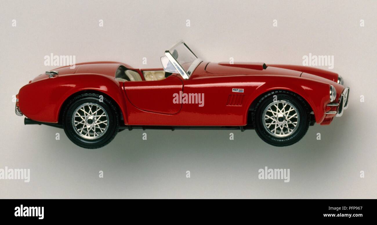 Modell einer roten, offenen Sportwagen, Seitenansicht Stockfoto