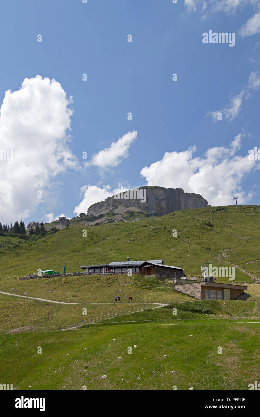 Gipfel und Ifenhuette, Hoher Ifen in der Nähe von Hirschegg, Kleines Walsertal, Österreich Stockfoto