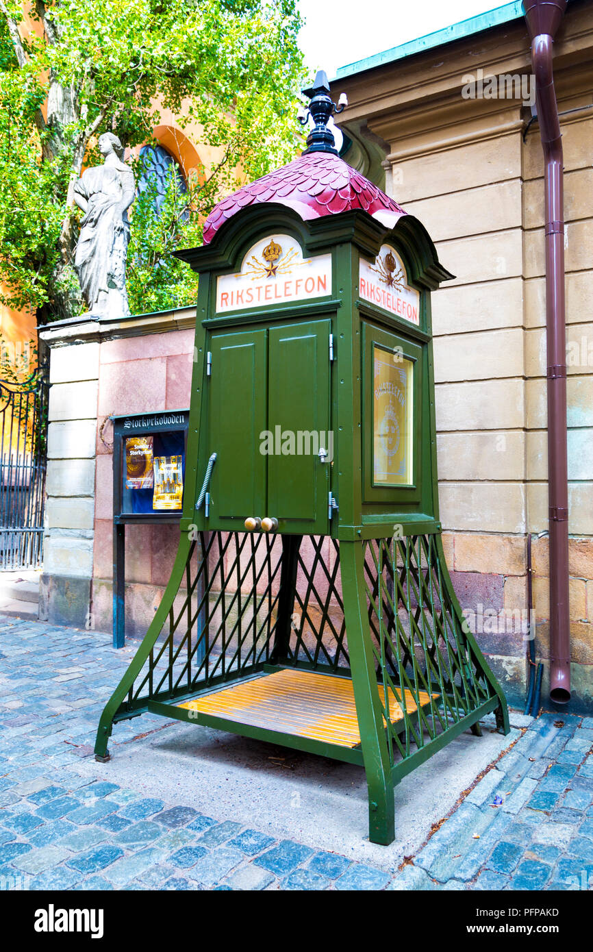 Historische schwedische Rikstelefon Phone Booth in Gamla Stan, Stockholm, Schweden Stockfoto