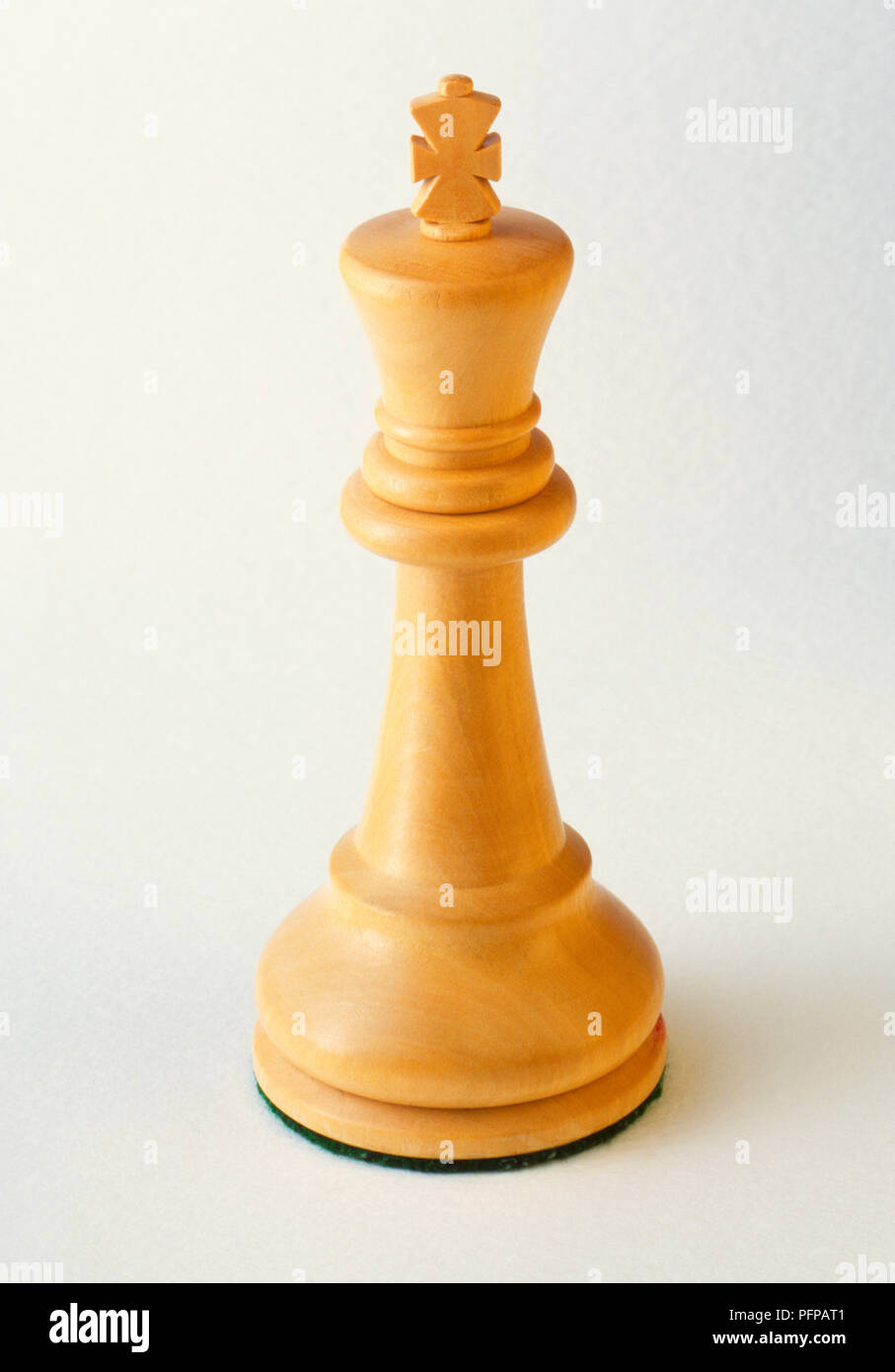 Holz- weiße König chesspiece. Stockfoto