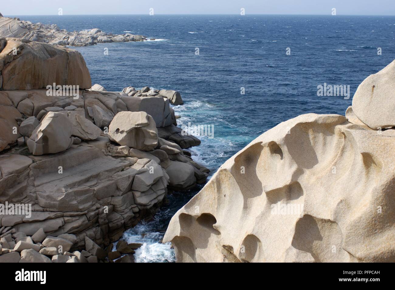 Italien, Sardinien, Granit Felsformationen an der Küste Stockfoto