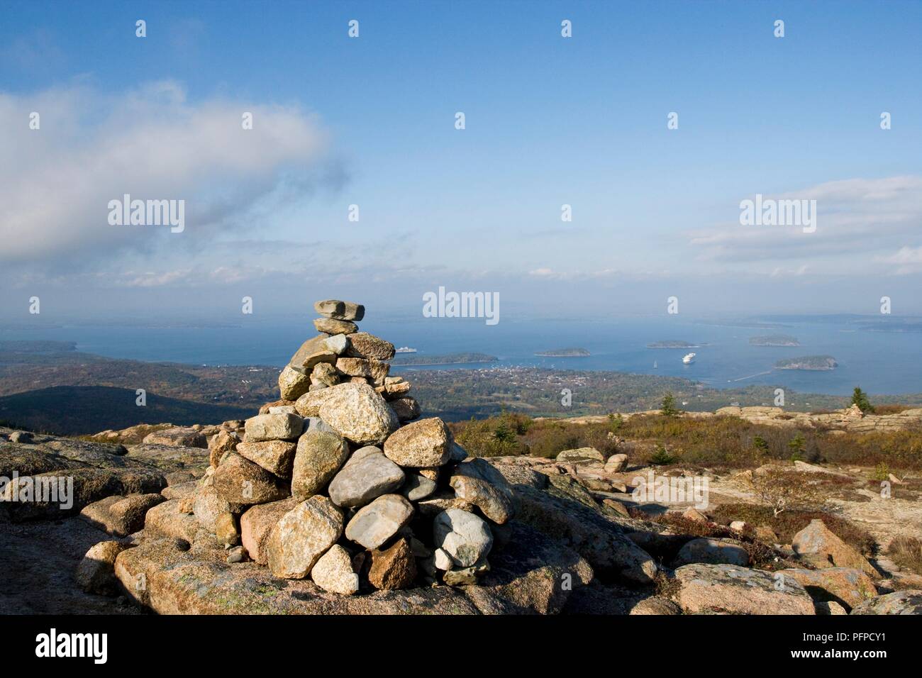 USA, Maine, Mount Desert Island, trail Marker auf Cadillac Mountain in Acadia Nationalpark Stockfoto