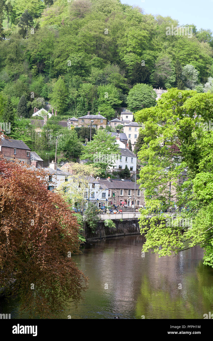 Grossbritannien, England, Derbyshire, Peak District, Matlock Bath, Ansicht vom Fluss Derwent Stockfoto